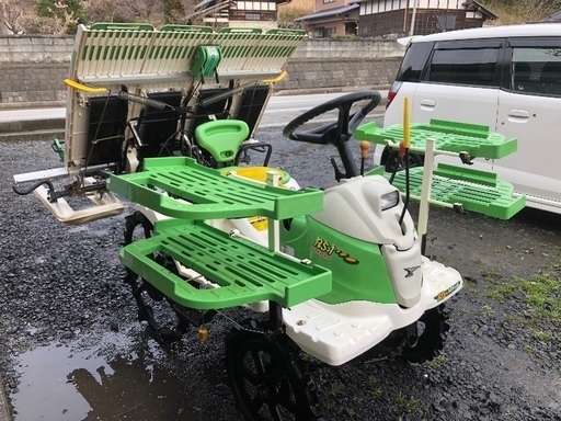 ヤンマー田植え機（四条植え）