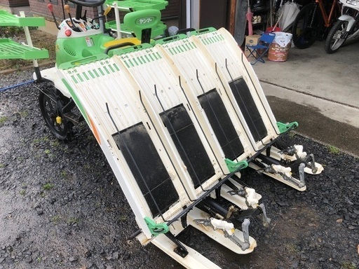 ヤンマー田植え機（四条植え）