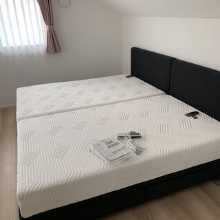 外国有名ブランドテンピュールベッド（電動リクライニング）＆マットレス（センセーション）高級電動シングルベッド二つ、高級電動ダブルベッド一つ、外国有名ブランド＆またメーカー保証期間内
