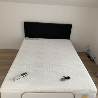 外国有名ブランドテンピュールベッド（電動リクライニング）＆マットレス（センセーション）高級電動シングルベッド二つ、高級電動ダブルベッド一つ、外国有名ブランド＆またメーカー保証期間内