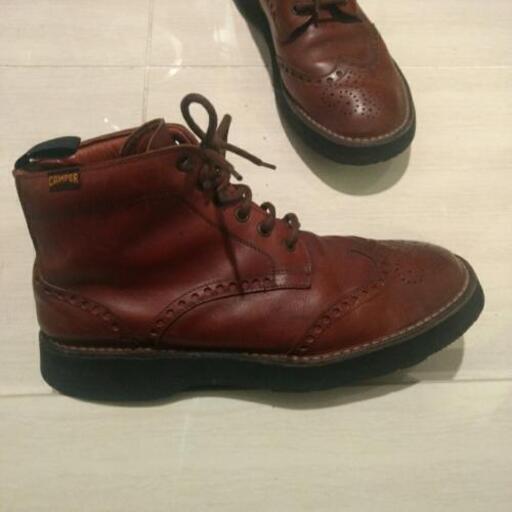 ●CAMPER カンペールのブーツ　中古