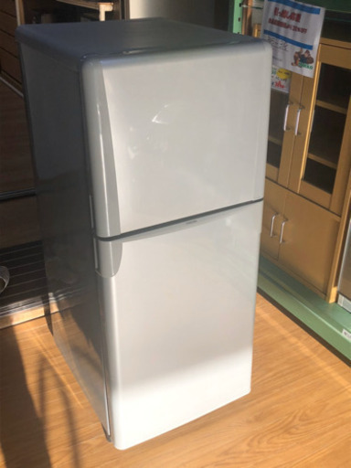 【リサイクルサービス八光　田上店　安心の1か月保証　配達・設置OK】TOSHIBA YR-12T(S) 冷凍冷蔵庫 120L 2ドア2010年製