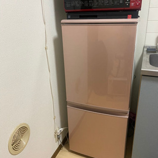 ピンクの冷蔵庫