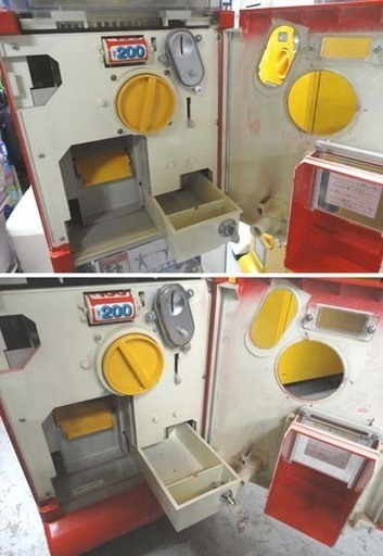 カプセルステーション 本体 上下2段 筐体 ガチャガチャ カギ有 レッド ガチャポン 仮面ライダーキバ誕生編 カプセル付き 札幌市 白石区 東札幌 カプセルステーション 本体 上下2段 筐体 ガチャガチャ カギ有 レッド