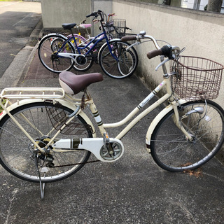 女子通学用自転車26インチ(パンク中)
