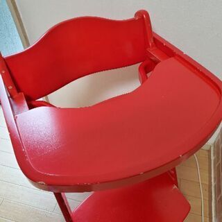 子供椅子💺　きれいな明るい赤☀️