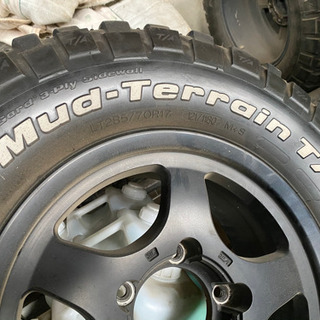 マッドタイヤ　ホイール付き　285/70R17 ランクル 100 200