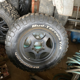 マッドタイヤ　ホイール付き　285/70R17 ランクル 100 200