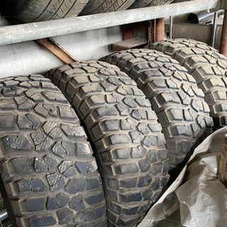 マッドタイヤ　ホイール付き　285/70R17 ランクル 100 200