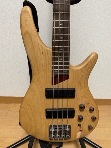 美品エレキベース(ケース、スタンドその他付)