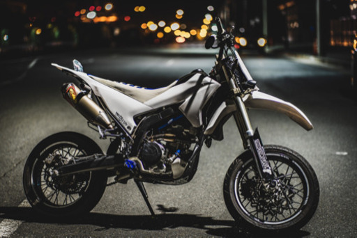 w250xスタント仕様　予備エンジン付き WR250Xにスタントケージを装着してエクストリーム仕様に！| AxxL