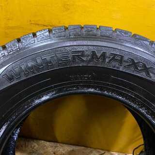 DUNLOP WINTER MAXX WM01 215/70R15 15インチ スタッドレス 4本 2015年製 バリ溝 ハイエース グランビア レジアス等　(TF249) クレジットカード QR決済可能