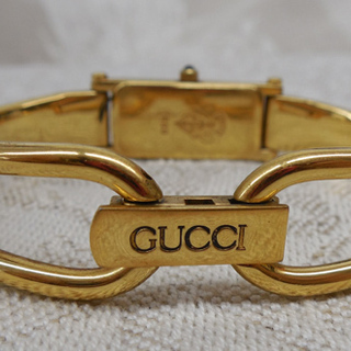 GUCCI バングルウォッチ ”華奢な手首を演出” 電池交換済 女性用 腕時計 