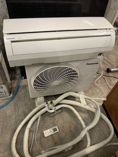 y724☆ Panasonic 2011年　インバーター冷暖房除湿タイプ　6～8畳用　CS-221CFR エアコン　ルームエアコン