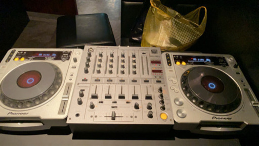 Pioneer CDJ800.2台　DJM600のセットです。