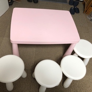 IKEA 子供用テーブルと椅子4つ