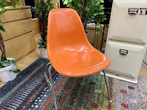 Herman Miller(ハーマンミラー)シェルチェアをご紹介します。