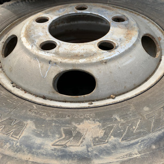 大タイヤ　　205/85/16。117/115L LT