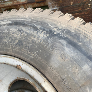 大タイヤ　　205/85/16。117/115L LT