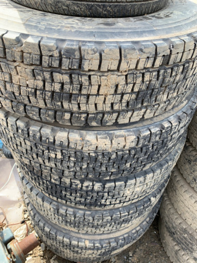 特大タイヤです225/90/17.5