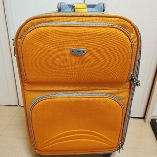 スーツケース（明るいオレンジ色）