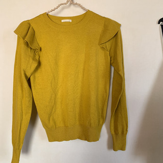 美品 黄色のセーター