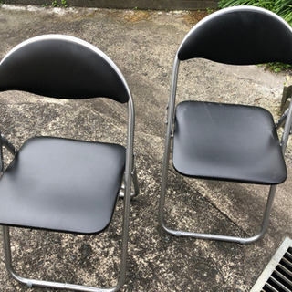 パイプ椅子　4個