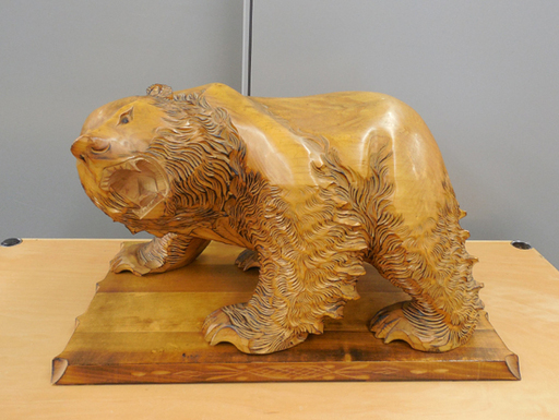 ▶木彫り熊 作者名 明 置物 台座付き 幅47cm クマ 彫刻 民芸品 熊 ペイペイ対応 札幌市西区西野