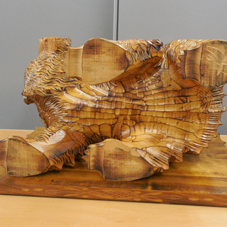 ▷木彫り熊 作者名 明 置物 台座付き 幅47cm クマ 彫刻 民芸品 熊