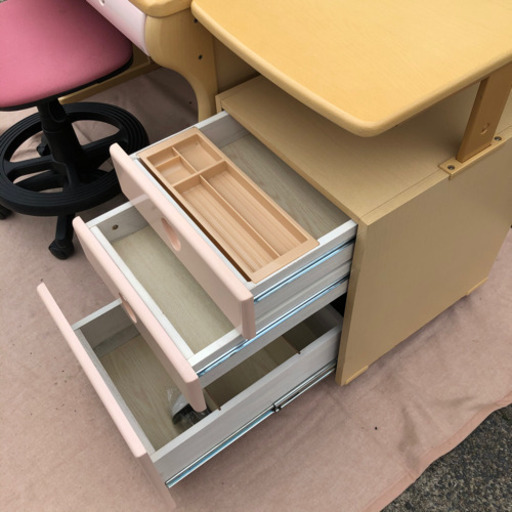 ハートがかわいい♪ピンクの学習机サイドワゴン・椅子付き鍵もあります✨ご活用ください(^^♪簡易清掃済みです