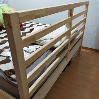 IKEA  木のダブルベッド フレーム