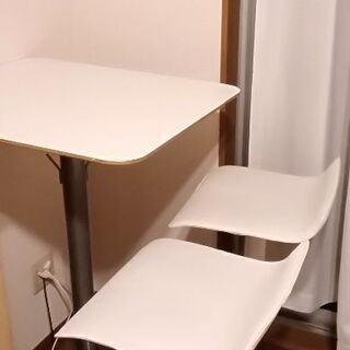IKEA　ハイテーブル　billsta　椅子(高さ調節の機能付)...