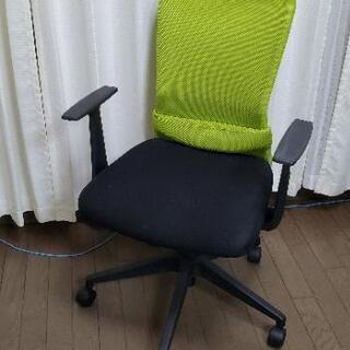 デスク用の椅子　緑色