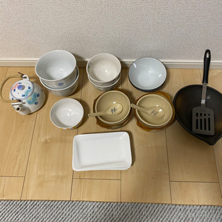 食器 処分に困るので、まとめて取りに来てほしいてす！