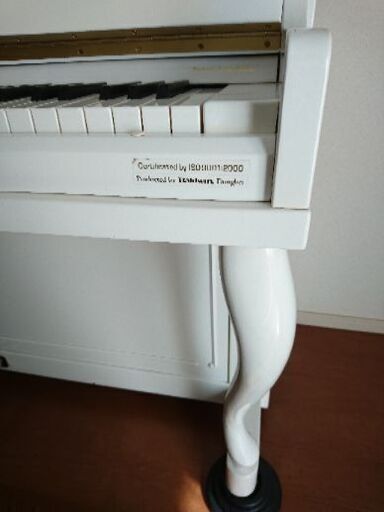 白い猫足アップライトピアノ ノルディスカ 白い猫足アップライトピアノ ノルディスカ