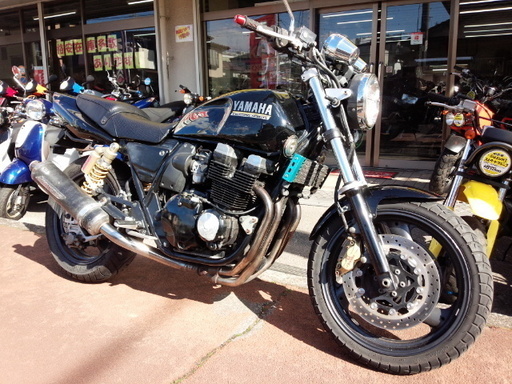 NO.3181　ＸＪＲ４００Ｒ　空冷４サイクル４気筒エンジン　カーボンマフラー　ブラック　☆彡
