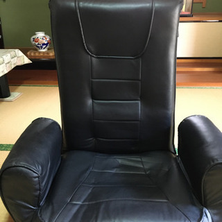 黒の座椅子