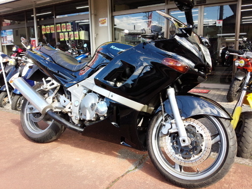 NO.3182　ＺＺＲ４００　Ｎ型　水冷４サイクル１６バルブ４気筒エンジン　ブラック　☆彡