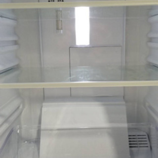 ☆送料無料地域有☆イケてるブラック☆美品です☆シャープ 137L
