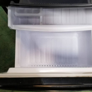 ☆送料無料地域有☆イケてるブラック☆美品です☆シャープ 137L