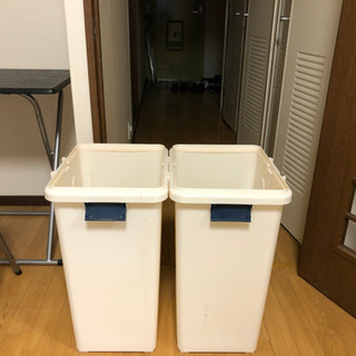 ゴミ箱（プラスチック製）2個