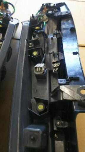 トヨタヴォクシー80系テールランプレンズ左右セット実動福岡 トヨタ 80