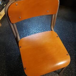 懐かしい学校の椅子