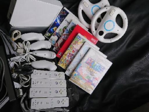 Wii 本体一式\u0026ハンドル、ヌンチャク、リモコン、ソフトまとめセット