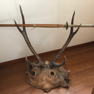 鹿の角・天然木台付き⭐️刀置き⭐️オブジェ⭐️約１２kg