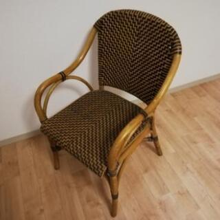 アンティーク調　藤の椅子