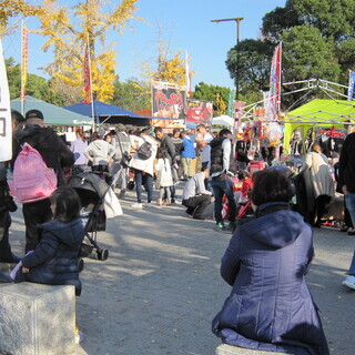 姫路自由市場。３月、4月、姫路城前の大手前公園で開催決定