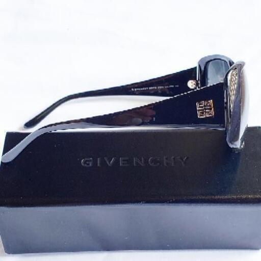 GIVENCHY　SGV718