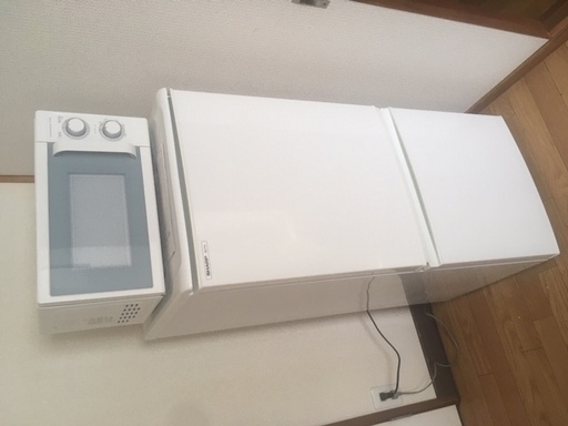 冷蔵庫（2ドア137L）と電子レンジ