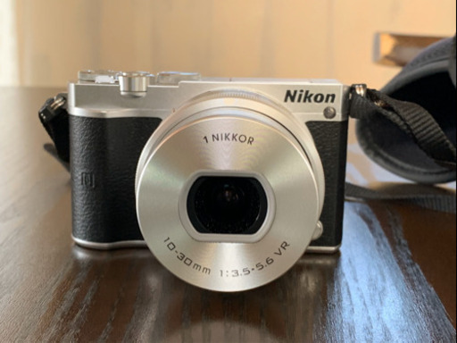 Nikon ミラーレス一眼　Nikon1 J5  パワーズームレンズキット　シルバー超美品